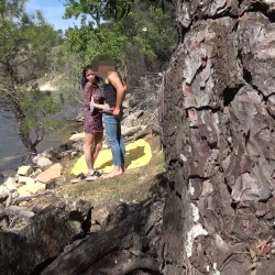 Noa quiere calzarse a un pichón con el que ha quedado en el pantano de San Juan y nos pide que vayamos a grabarlo